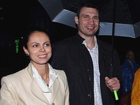 Виталий Кличко спел с женой