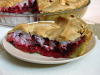 Брусничный тарт с меренгой