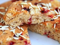 Пирог с брусникой и яблоками