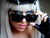 Джорджио Армани оденет Lady Gaga