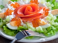 Рыбный салат с икрой