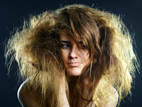 Как вылечить ломкие волосы