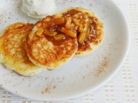 Сырники с яблоками в карамели