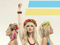 FEMEN будут спасать дороги Днепропетровска