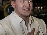 Алексей Кузнецов женится