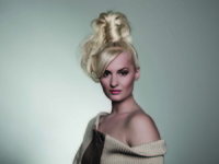 Стильные прически от Balmain c использованием накладок для волос