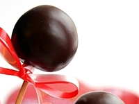 Конфеты из марципана с вишней