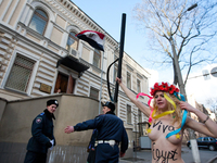 FEMEN штурмовали Посольство Египта