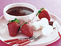 Шоколадное фондю: романтический десерт