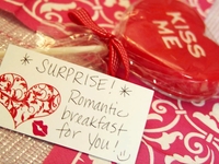 Сервировка для завтрака в День Валентина