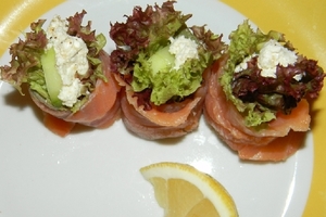 Рулетики из семги с фетой