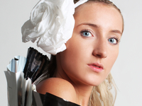 Коррекция "выдающихся" носов при помощи макияжа