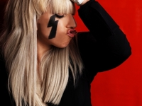 Lady GaGa станет кумой Элтона Джона