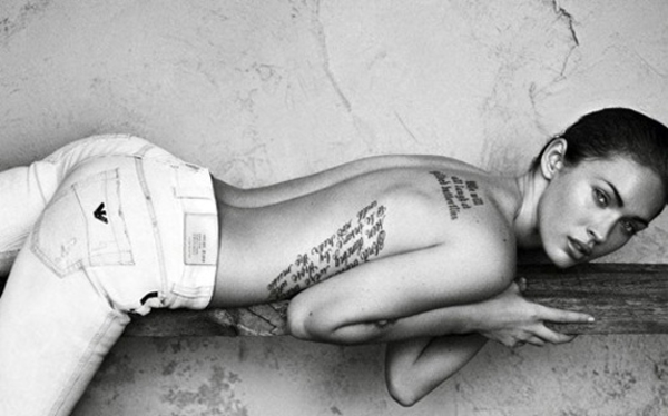 Меган Фокс снялась в эротичной рекламе для Armani