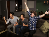 Друзья для него важнее тебя?