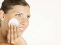 Правильное снятие макияжа:смыть или стереть?