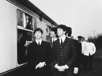 В честь The Beatles выпустят кеды