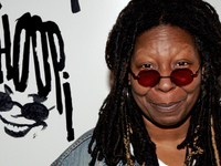 Вупи Голдберг прорекламировала прокладки