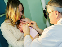 Почему дети страдают от ушных инфекций