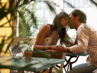 Объяснись в любви жестами