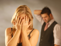 Несчастные в браке женщины быстрее стареют