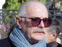 Никита Михалков изгоняет бесов из интернета