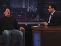 Чарли Шин поцеловал мужчину