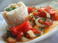 Рис с креветками, кальмарами и овощами