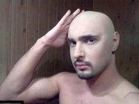 Виталий Козловский побрился под ноль