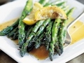 Жареная спаржа с лимоном
