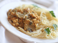 Спагетти с фаршем и грибами