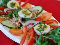 Салат из тунца с фетой