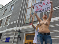 FEMEN: У меня рак, министр дурак