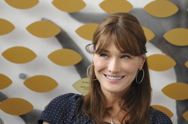 CМИ: Карла Бруни беременна