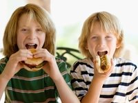 Из-за полуфабрикатов дети переедают соли