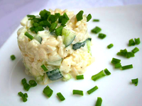 Рисовый салат с ананасами и огурцами