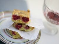 Миндальный пирог с малиной