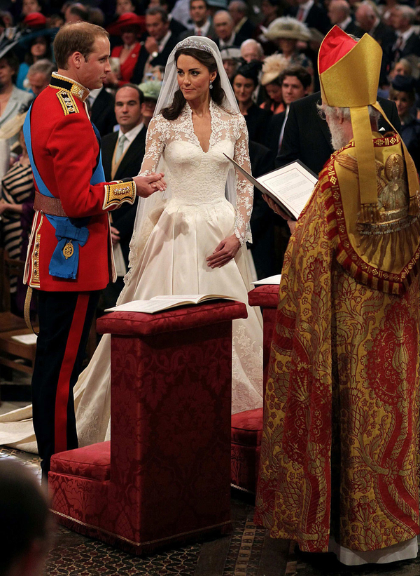 На королевских свадебных фото есть червяк