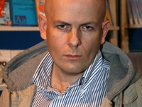 Олесь Бузина назвал девушек Холостяка обезьянами