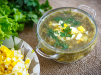 Зеленый борщ со щавелем