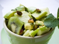 Весенний зеленый салат