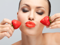Клубничное настроение: маски для лица