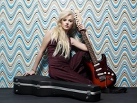 Выступление Мики Ньютон в финале Евровидения-2011