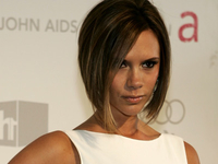 Что лежит в косметичке Виктории Бекхэм