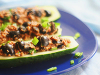 Огурцы с тунцом и маслинами