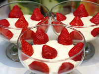 Клубника с творожным кремом