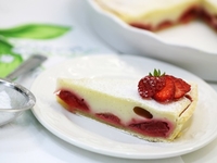 Клубничный пирог со сметаной