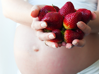 Можно ли беременным есть клубнику
