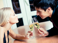 Приемы, с помощью которых мужчина попытается затащить тебя в постель