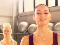 Подкачиваем внутренние мышцы бедер и попу